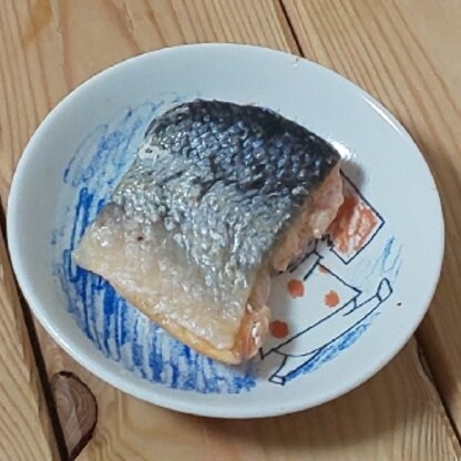 あきちゃん、レポありがとうございます♥️ハラスがなかったので、切り落としの小さめの切り身焼きました☺️猫大好き鮭(ФωФ)とてもおいしかったです☘️感謝♥️